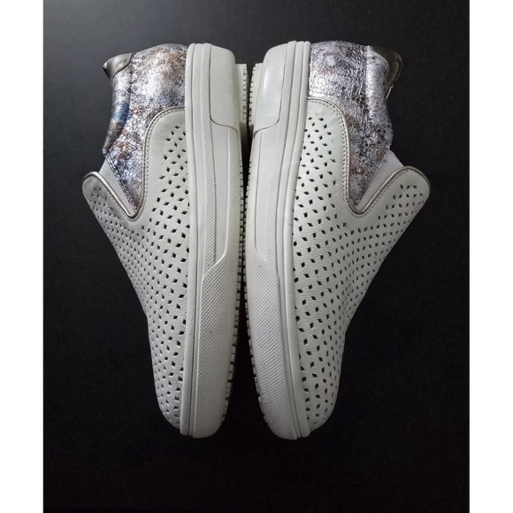 Gravity‎ Defyer Clara Womens Size 8 M Flats White Leather Perforated Comfort - Picture 7 of 11
